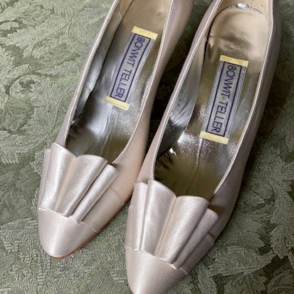 Bonwit Teller Ivory Satin Kitten Heels 🆕 - Picture 5 of 11